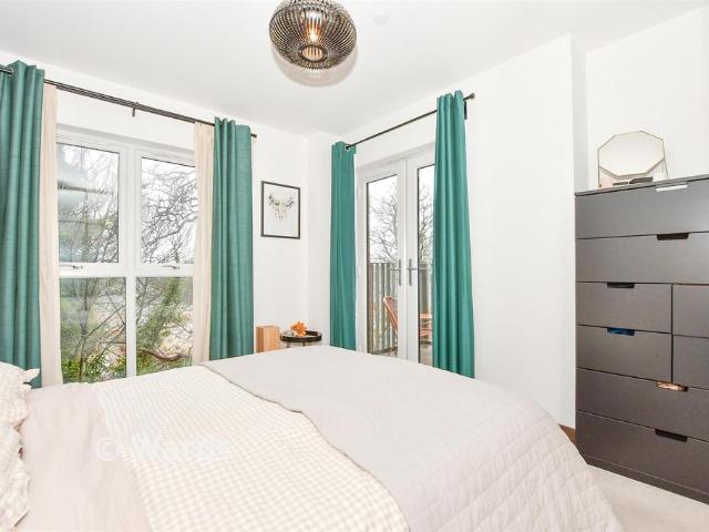 Flat for sale in Ringlestone, Midway