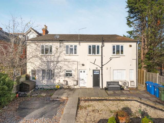 Flat for sale in Winkfield