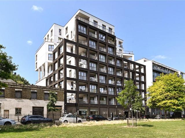 Flat for sale in Hoxton, Greater London