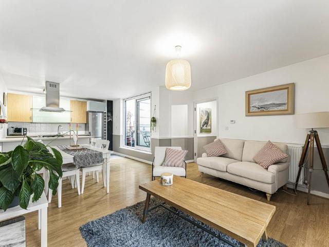 Flat for sale in Ratcliffe, Limehouse