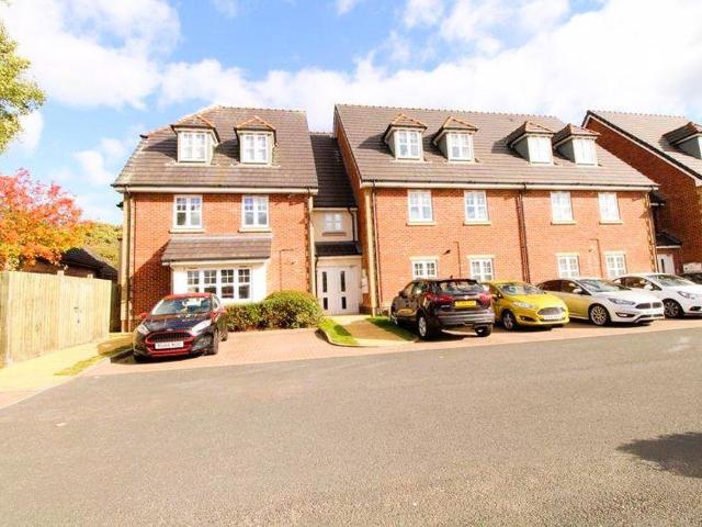 Flat for sale in Brownhills, West Midlands