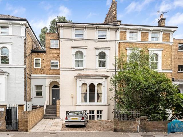 Flat for sale in Archway, Greater London