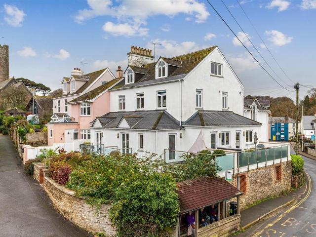 Flat for sale in Strode, Devon