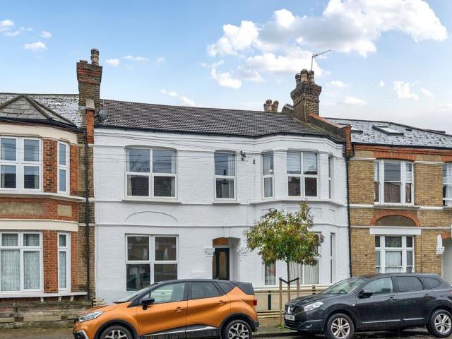 Flat for sale in London Borough of Lewisham, Ladywell