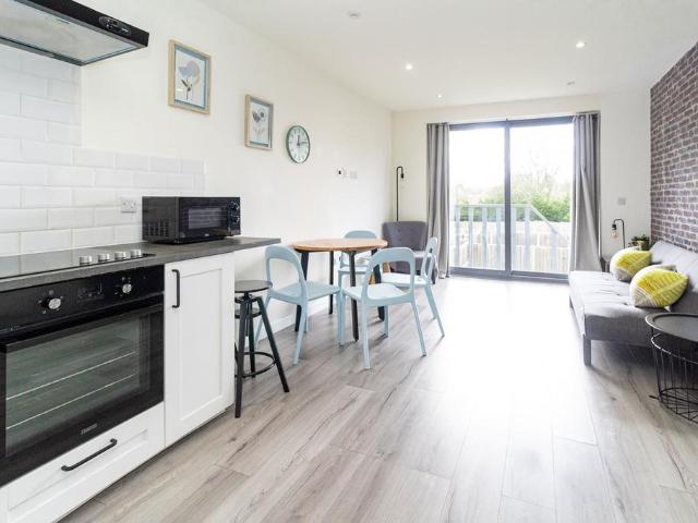Flat for sale in Hendon Central, Greater London