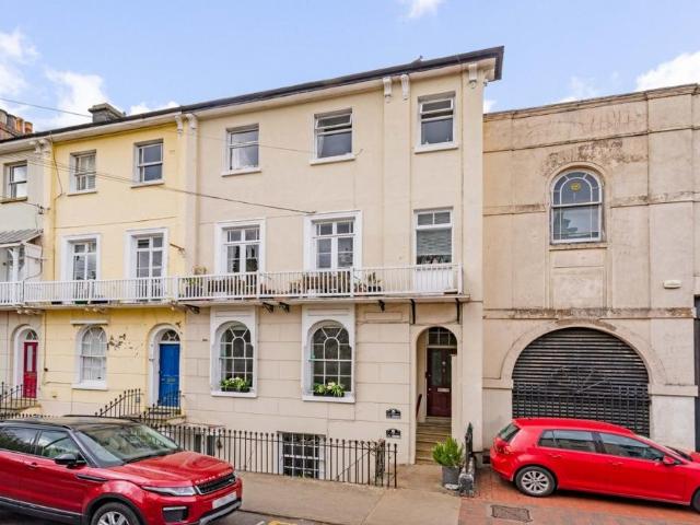 Flat for sale in St James, Sandown Park