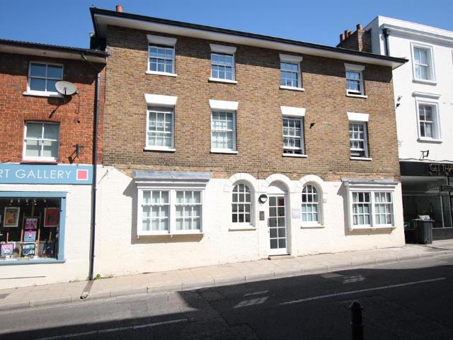 Flat for sale in Pachesham Park, Surrey