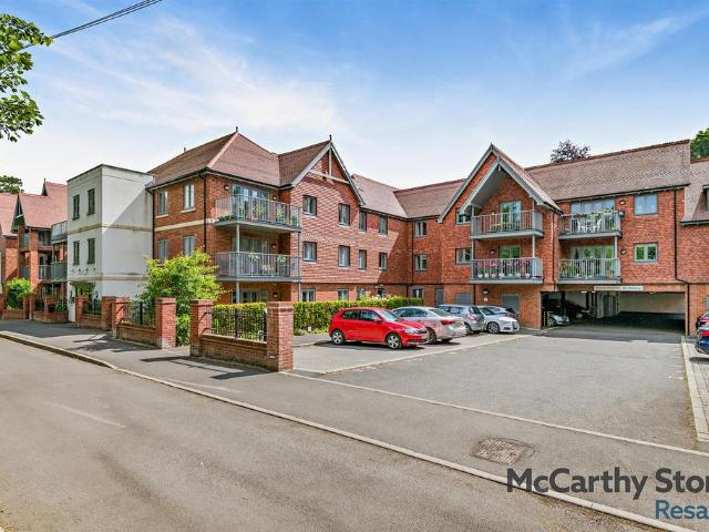 Flat for sale in Marlborough, Easton Royal