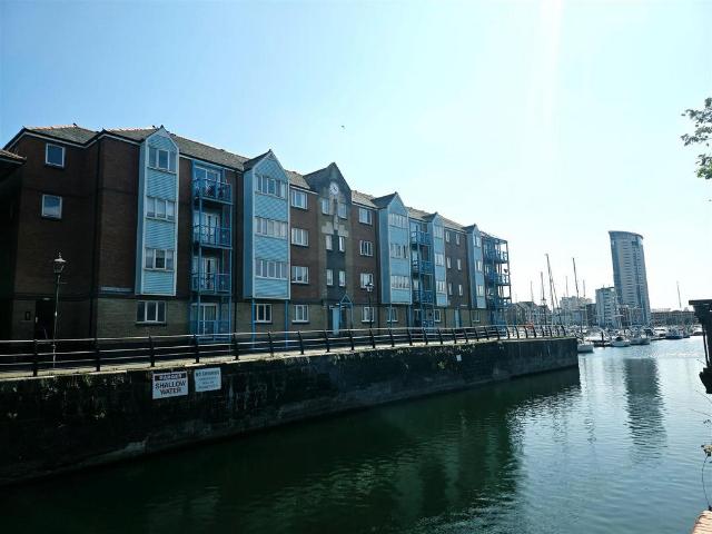 Flat for sale in SA1 Swansea Waterfront, Nangreaves