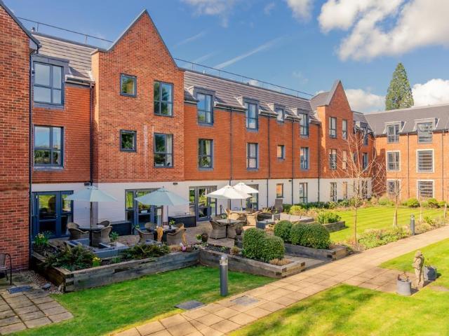 Flat for sale in Buckler's Park, Crowthorne