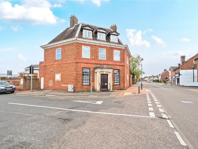 Flat for sale in Sandown Park, Kent