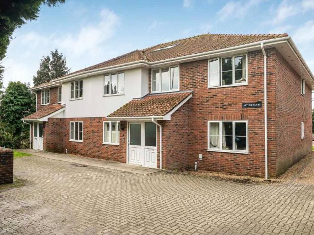 Flat for sale in Bolton Low Houses, Hampshire