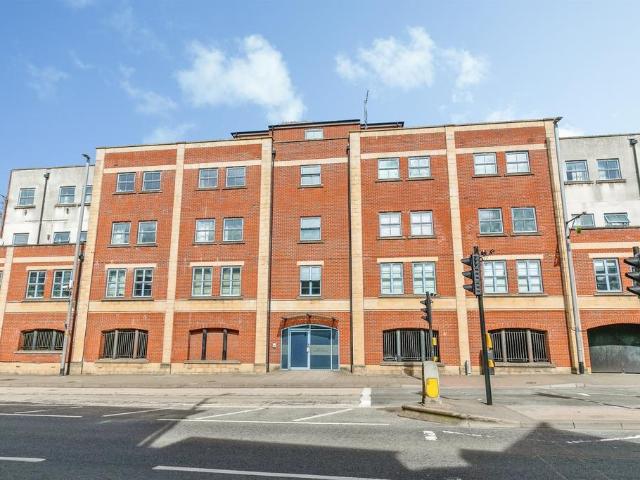 Flat for sale in Spike Island, Feckenham