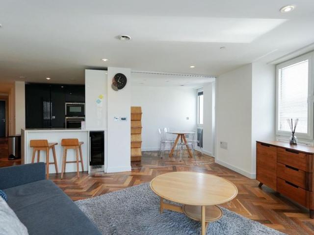 Flat for sale in Finsbury, Greater London