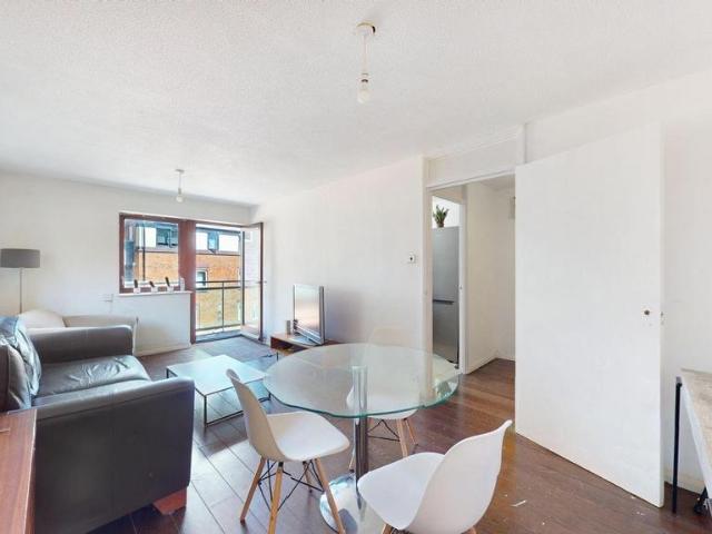 Flat for sale in Tower Liberty, Wapping