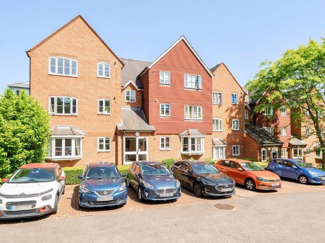 Flat for sale in Batchworth