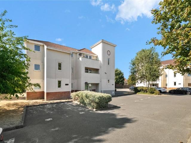 Flat for sale in Gould's Green, Greater London