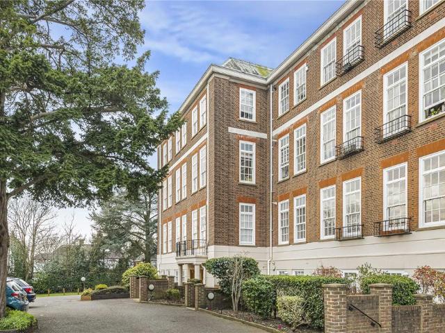 Flat for sale in Southgate, Greater London