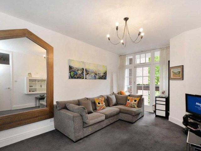 Flat for sale in St. John's Wood, Greater London