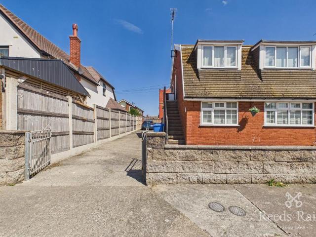 Flat for sale in Rhyl, Wales