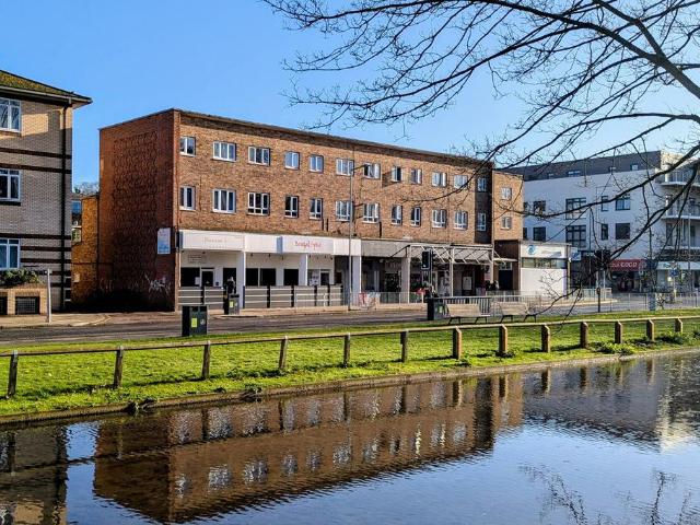 Flat for sale in The Image, Pouchen End