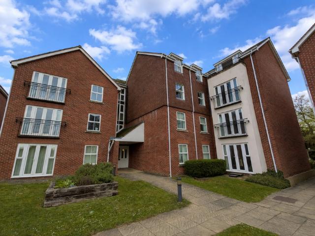 Flat for sale in Woodloes Park, Green Close