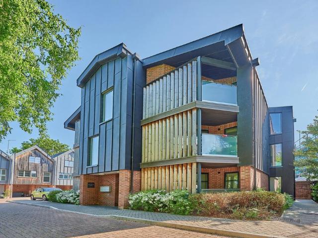 Flat for sale in St Albans, Five Acres