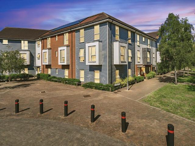 Flat for sale in Row Town, Surrey