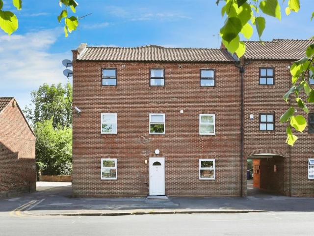 Flat for sale in Thrumpton, Costhorpe