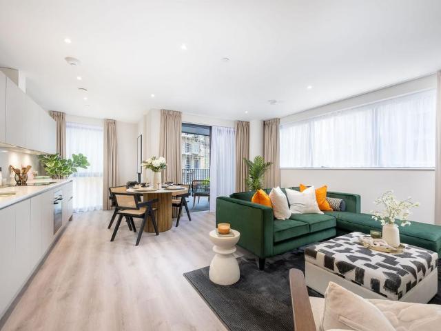 Flat for sale in London Borough of Hounslow, Strand
