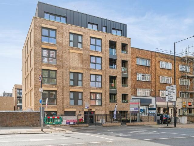 Flat for sale in London Borough of Hammersmith and Fulham, Greater London