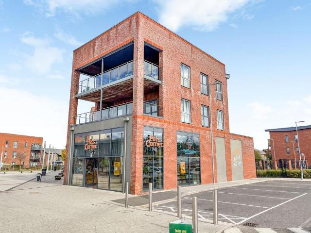 Flat for sale in Oakgrove, Milton Keynes