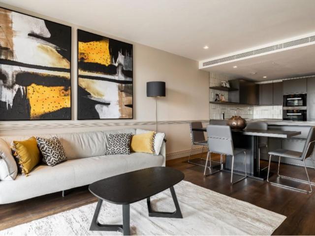Flat for sale in Hammersmith, Greater London