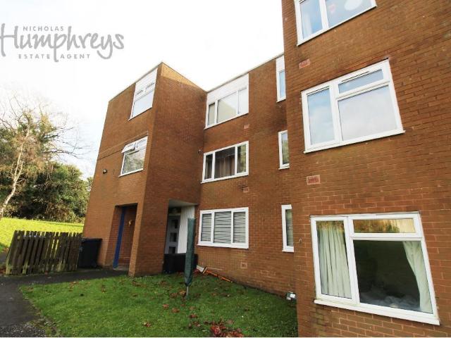 Flat for sale in Halesowen, West Midlands