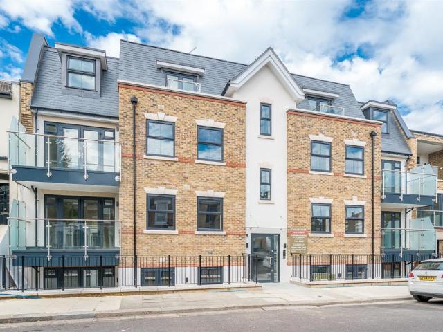 Flat for sale in London Borough of Ealing, Isle Of Man