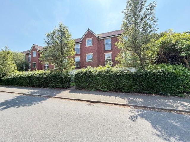 Flat for sale in Rossmore Estate, Rossmore