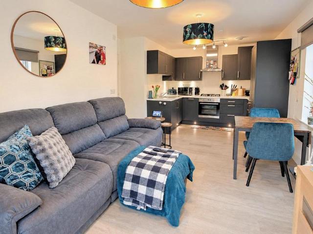 Flat for sale in Houghton Regis, Bedfordshire