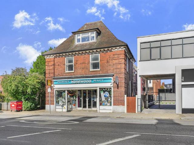 Flat for sale in Station Road, Greater London