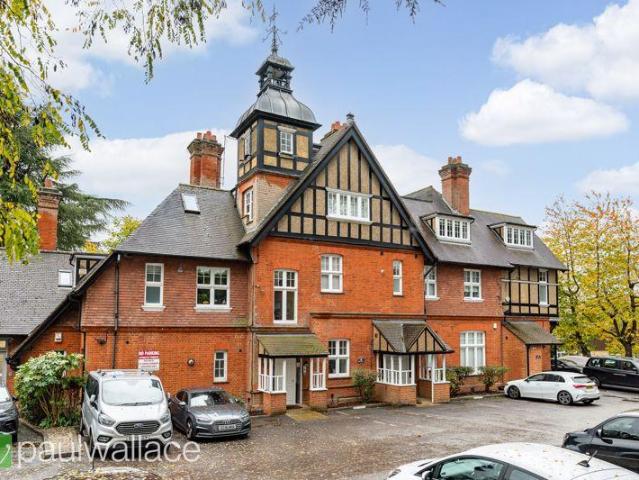 Flat for sale in Broxbourne, Hertfordshire