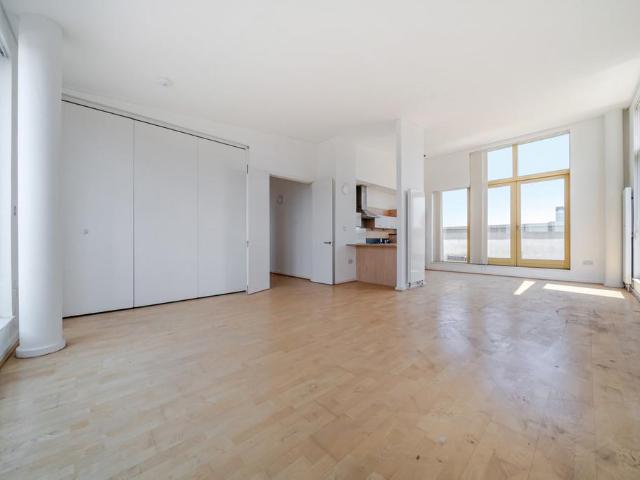 Flat for sale in East Greenwich, Greater London