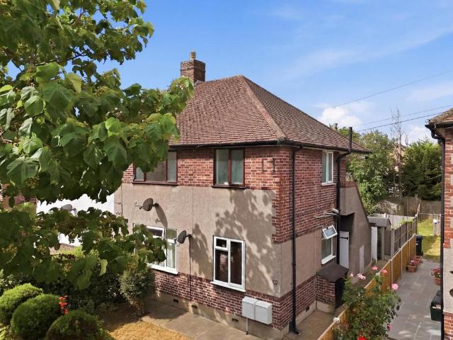 Flat for sale in Hainault, Greater London
