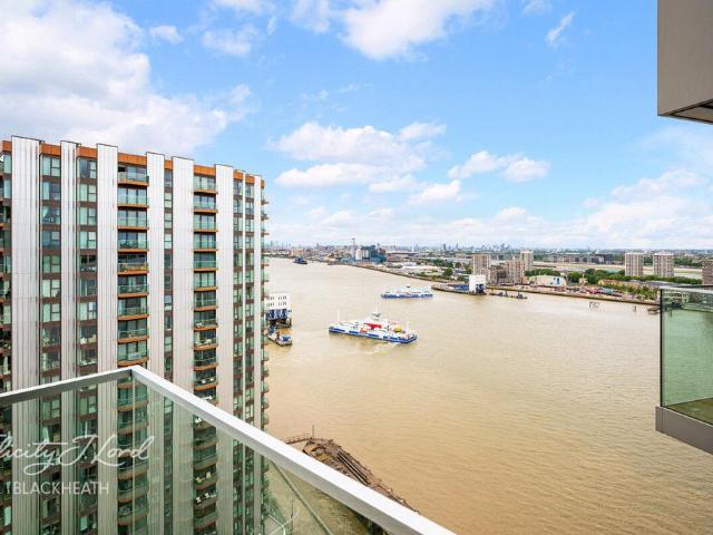 Flat for sale in Callis Yard, Greater London