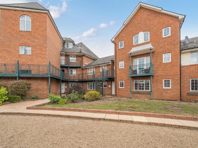 Flat for sale in Clewer Village, Windsor