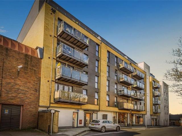 Flat for sale in Barnehurst, Greater London