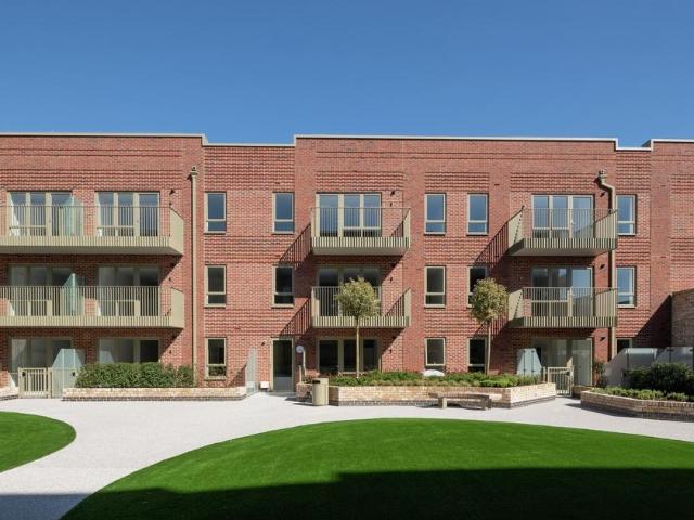 Flat for sale in South Oxhey, Batchworth