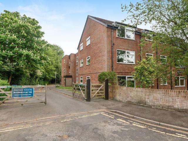 Flat for sale in The Slade, Oxfordshire