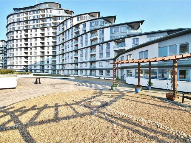 Flat for sale in Horsell, Woking