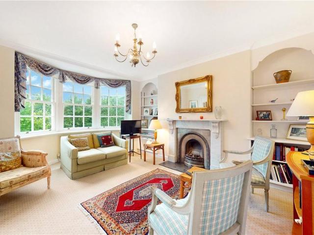 Flat for sale in Highgate, Greater London