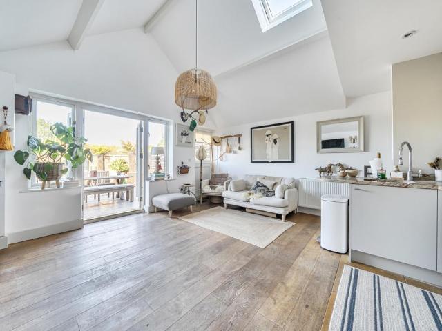 Flat for sale in Berrick Salome, Oxfordshire
