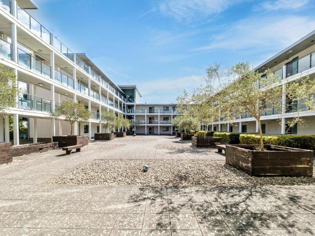 Flat for sale in Warley, Brentwood
